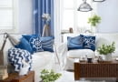 Urządzając wnętrze inspirowane morzem, warto wzorować się na amerykańskich domach z legendarnej miejscowości Hampton na Long Island. Obowiązkowe elementy to: kolory wody i plaży, wiklina i drewno, przepastne kanapy z mnóstwem poduszek, pikowane fotele i podnóżki.