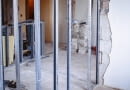 REMONT WYBURZANIE SCIAN DZIALOWYCH KONSTRUKCJA SCIANKI GIPSOWO KARTONOWEJFOT. RAFAL POLAK - KUCHTAPUBLIKACJA LADNY DOM NR 2 (76) - 2.2005
