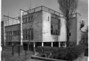 Dom własny Bohdana Lacherta przy ul. Katowickiej 9 w Warszawie, widok od strony ogrodu, fot. Witalis Wolny, 1972, Instytut Sztuki Polskiej Akademii Nauk