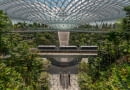 Nowa część lotniska Jewel Changi Airport w Singapurze. Proj. Safdie Architects.
