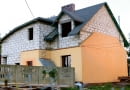 Nadbudowa domu wymaga przedłużenia ścian nośnych. Zewnętrzne po wymurowaniu trzeba będzie jeszcze ocieplić