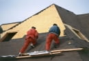 Dachówki bitumiczne (popularnie zwane gontami bitumicznymi) są bardzo efektywnym materiałem pokryciowym. Efektywność ta jest tym wyraźniejsza, im bardziej skomplikowana jest bryła dachu.