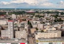 Widok z lotu ptaka na ulicę Złotą w Warszawie.