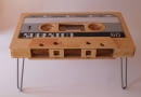 Stolik-kaseta magnetofonowa od polskiego projektanta