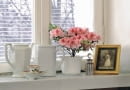 AZALIA AZALEA PORCELANA ARANZACJA FOT. PAWEL SLOMCZYNSKI / AGENCJA GAZETA PUBLIKACJA KWIETNIK NR 10 (130) - 10.2005 SLOWA KLUCZOWE: ROSLINY NACZYNIA WNETRZA KWIATY ZDJĘCIE DO WKŁADKI: PUBLIKACJA KWIETNIK NR 10 (130) - CZASOPISMA