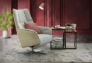 Fotel Farne posiada funkcję relaks – rozkładany podnóżek i oparcie, to idealne rozwiązanie na leniwe popołudnia.