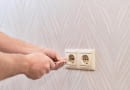 Podłączenie gniazdka elektrycznego szeregowo