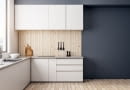 Ściany w kuchni nad blatem: co zamiast płytek? [WIDEO]
