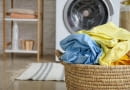 Pęknięty wężyk od pralki w środku nocy – ile naprawdę kosztują nagłe awarie hydrauliczne w bloku?