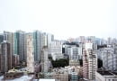 Projekt budownictwa mieszkalnego dla Hong Kongu. Horyzontalny plan mieszkania przełożono na trójpoziomowy moduł.