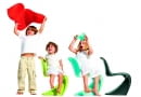 Panton Junior, krzesło zaprojektowane przez Vernera Pantona na przełomie roku 1959 i 1960 od razu zyskało sympatię dzieci. Tym bardziej polubiły one model w wersji dostosowanej do ich wzrostu, Vitra
