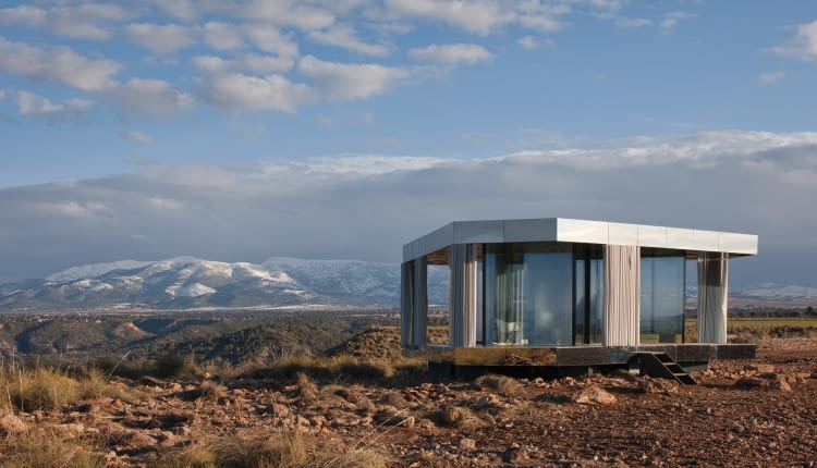 La Casa Del Desierto (pol. Dom na Pustyni) w Gorafe (Hiszpania). Proj. OFIS Architects, Guardian Glass, Akt II oraz Transsolar.