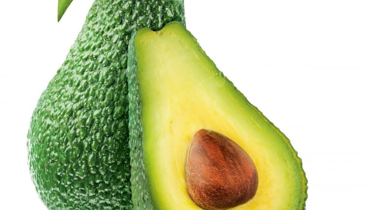 Owoce wielu odmian awokado po dojrzeniu nadal są zielone. Pod skórką mają kremowy miąższ i pestkę w cienkiej łupince. Ważą 170-200g.