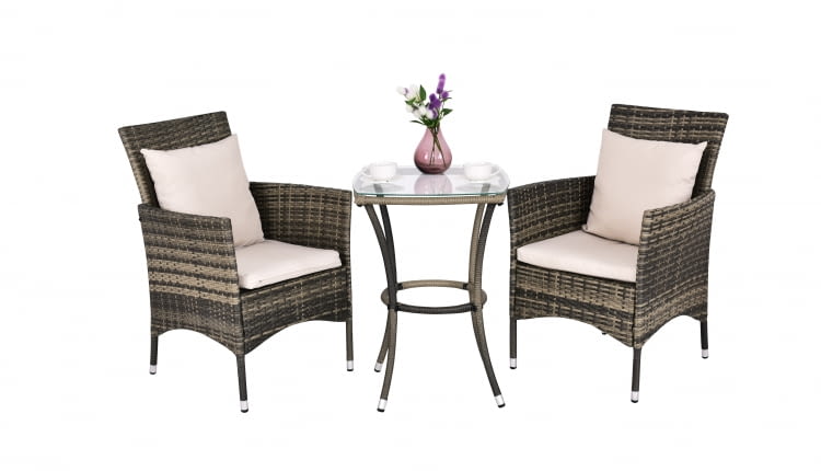 Krzesła rattanowe i stolik