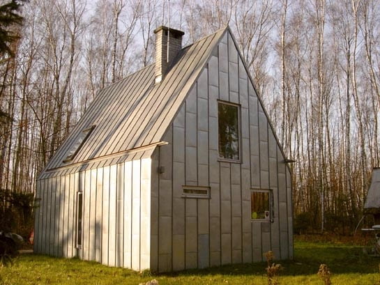 ELEWACJA I DACH Z BLACHY FOT. MAREK SZCZESNIAK PUBLIKACJA LADNY DOM NR 5 (67) - 5.2004
