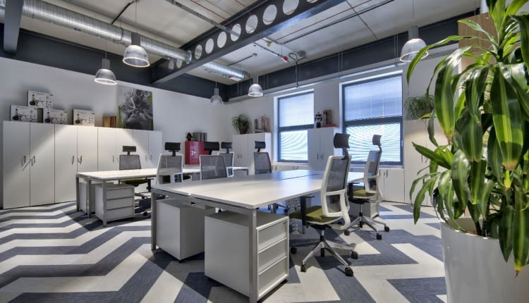 Tkane wykładziny winylowe – czym są i kiedy je stosować?