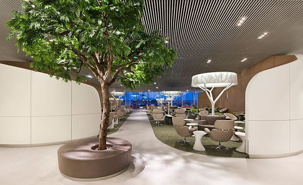 Lotnisko im. Charles'a de Gaulle'a, lotnisko, design na lotnisku