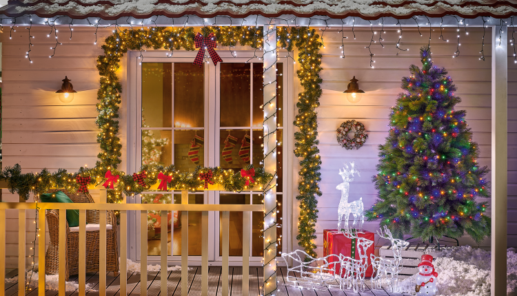 Jak udekorować wejście do domu na święta?