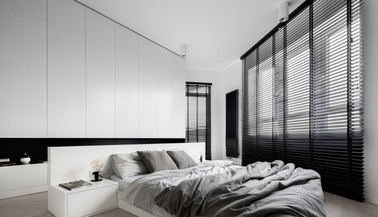 Biało-czarne mieszkanie w nowoczesnym stylu