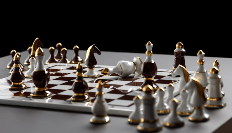 Porcelanowe szachy od marki Ćmielów