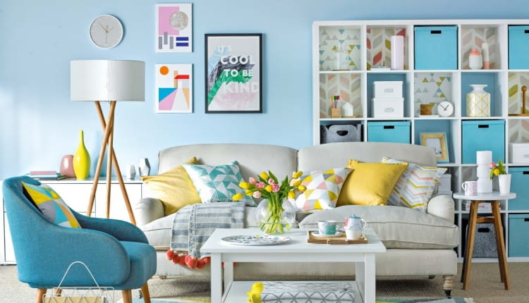 Aranżacja salonu w pastelowych kolorach