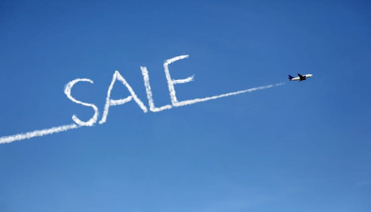 Czy tani bilet lotniczy to tanie wakacje? Niekoniecznie / shutterstock