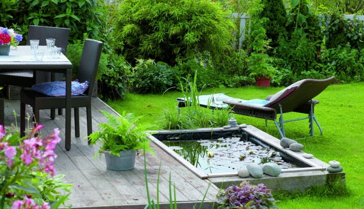 Taka prosta "piaskownica" z wodą poprawi mikroklimat każdego ogrodu.