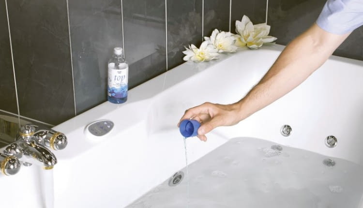 Wanna bez automatycznej dezynfekcji. Tu przed dezynfekcją płyn wlewa się bezpośrednio do wody