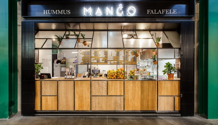 Mango Vegan Bar w Hali Koszyki, projekt: MFRMGR Frejda & Gratkowski Architekci: Marta Frejda , Michał Gratkowski we współpracy z Klaudią Zyzą