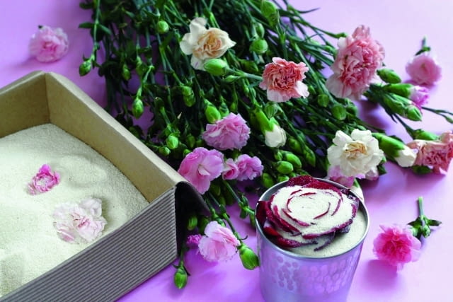 05.06.2003 WARSZAWA - PORADNIK DOMOWY - SUSZENIE KWIATOW STYLIZACJA MALGORZATA SZCZEPANSKA FOT. BRUNO FIDRYCH / AGENCJA GAZETA PUBLIKACJA PORADNIK DOMOWY NR 8 (156) - 8.2003 PUBLIKACJA NASZ PORADNIK NR 1 - 9.2004