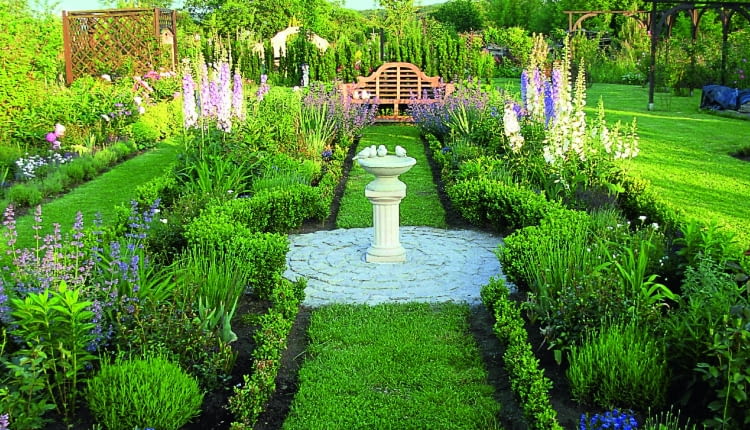 Symetria stosowana konsekwentnie w rozwiązaniach przestrzennych wprowadza do ogrodu harmonię i ład.