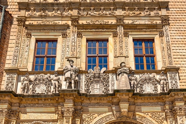 Brzeg, Zamek Piastów Śląskich z renesansową bramą i kaplicą zamkową pod wezwaniem św. Jadwigi – nekropolią Piastów - uznany za Pomnik Historii w 2018 r.