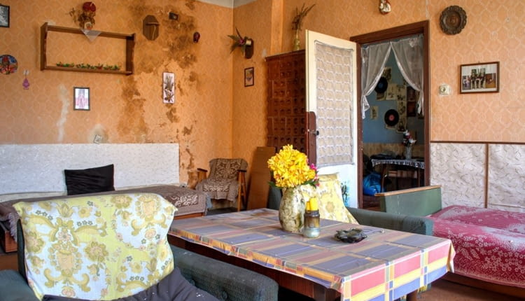 Opuszczona kamienica w centrum Łodzi. Co tam się stało?