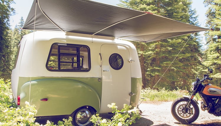 Happier Camper w stylu lat 60. z modułowym wnętrzem