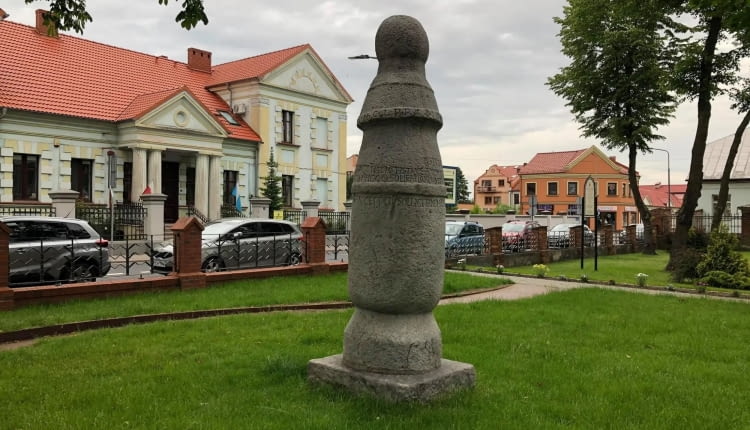 Słup milowy w Koninie - najstarszy znak drogowy w Polsce