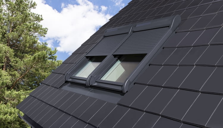 Markizy i rolety z linii Komfort zostały opracowane pod kątem okien dachowych nowej generacji FAKRO GREENVIEW.