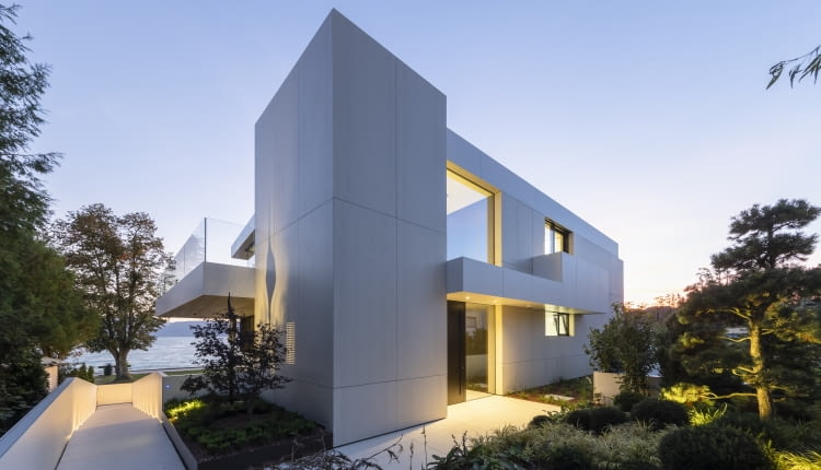 Nowoczesny dom nad austriackim jeziorem Attersee