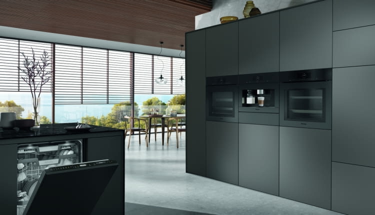 Nowa linia bezuchwytowych urządzeń do zabudowy ArtLine Black Matt marki Miele.