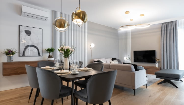 Szlachetne materiały, minimalistyczne formy - mieszkanie w Warszawie