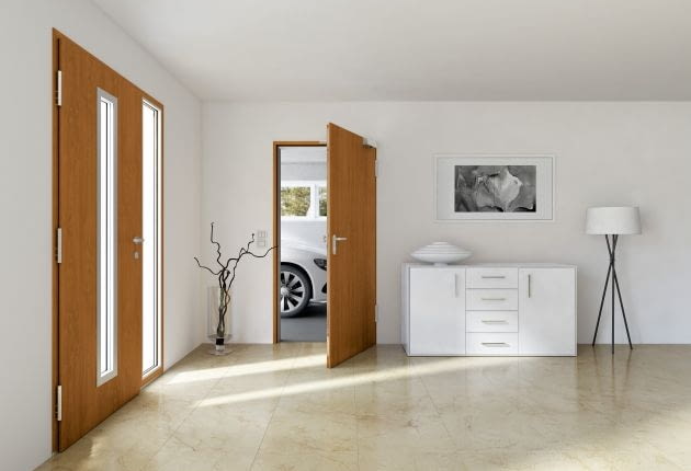 wejście do domu przez garaż