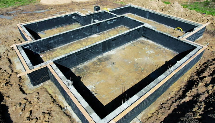 Z pozoru prawidłowo wykonana termoizolacja ścian fundamentowych