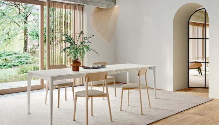 Jak dopasować krzesła do stołu w jadalni?