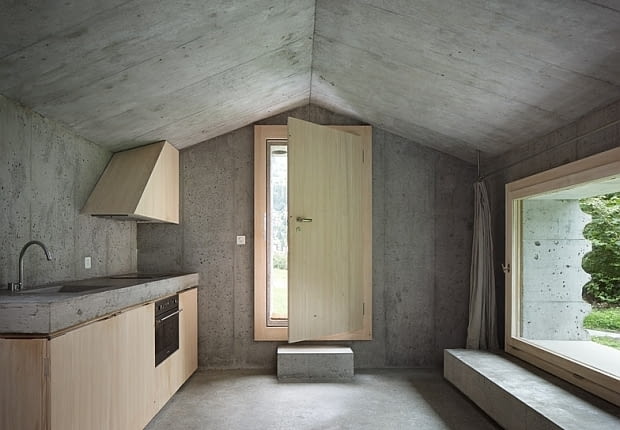 Concrete Cabin - betonowy domek w szwajcarskich Alpach; proj. Nikish Sano Walder Architects