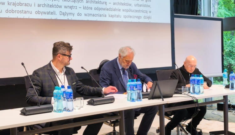Marek Chrobak, Piotr Fokczyński i Bolesław Stelmach podpisali Kartę Warszawską