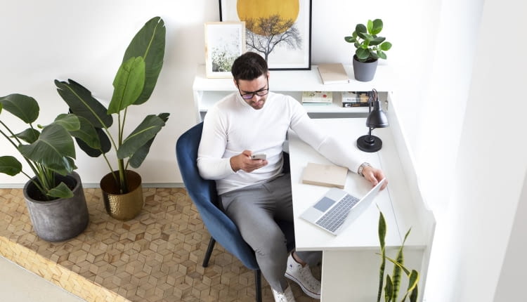 Domowe biuro do pracy zdalnej – jak je urządzić?