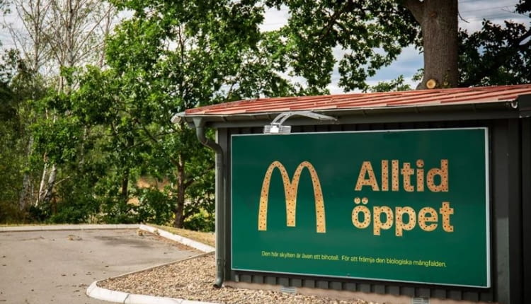 Schronienia dla pszczół w billboardach McDonald's