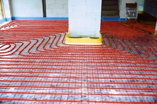 OGRZEWANIE PODLOGOWE W GRUBEJ WARSTWIE WYLEWKI