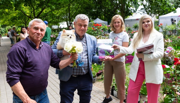 Ekipa PTR w trakcie promocji Rocznika Róże nr 9/202