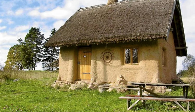 Dom ze słomy, gliny i kamieni UWAGA ! PONOWNA PUBLIKACJA ZA ZGODA WLASCICIELI ! PRZELOMKA NAD JEZIOREM HANCZA - DOM HALINY I MACIEJA MACKIEWICZOW ZBUDOWANY Z GLINY SLOMY I OKOLICZNYCH KAMIENI FOT. LESZEK JAMPOLSKI PUBLIKACJA LADNY DOM NR 2 (76) - 2.2005 SLOWA KLUCZOWE: ARCHITEKTURA EKOLOGIA WIES ZDJĘCIE DO WKŁADKI: PUBLIKACJA LADNY DOM NR 2 (76) - CZASOPISMA