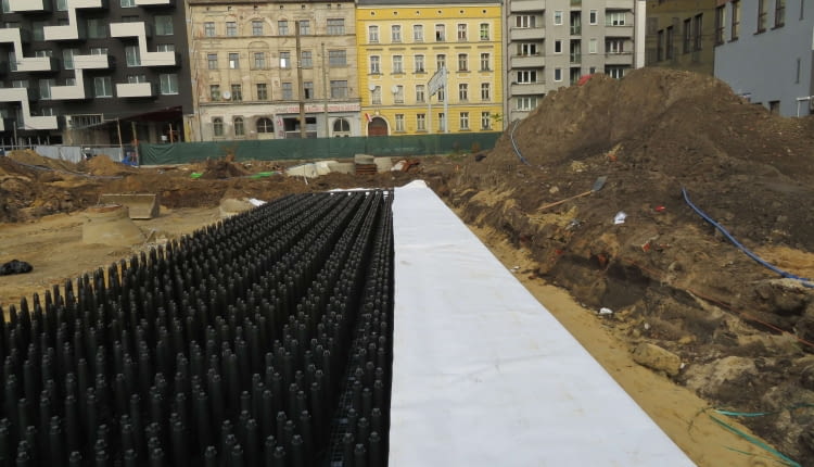 Przygotowanie zbiornika do zagęszczenia gruntu na zewnątrz